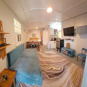 Gloria's Mini Hideaway Apartment